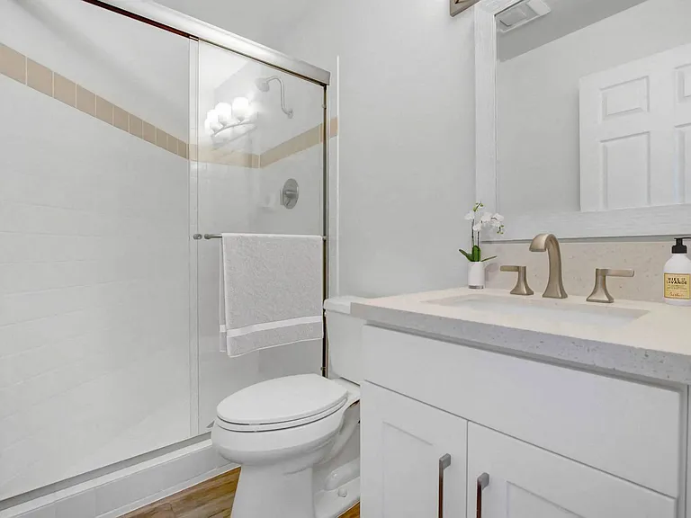 311 S. Swall Drive Apartments — Photo 14