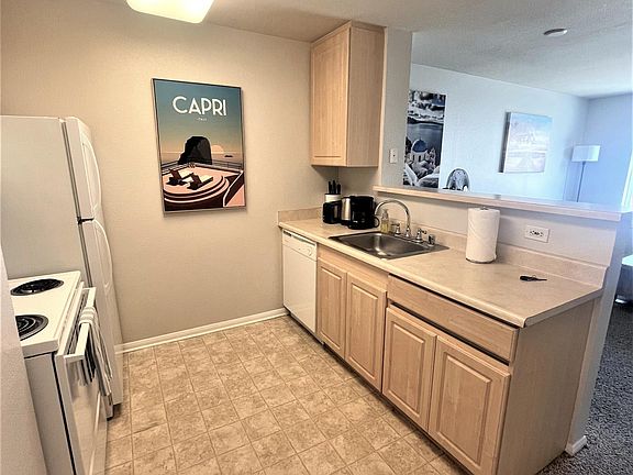 2nd image of 2020 Columbia St