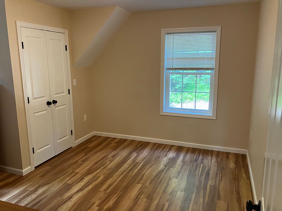 bedroom with closet