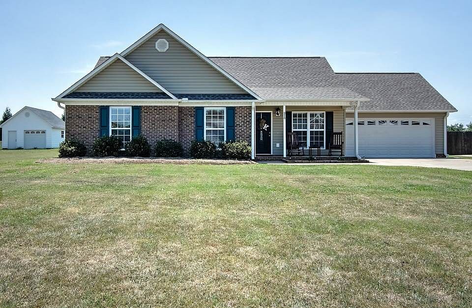 1st image of 216 Metcalf Ct