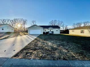 2117 Cedarwood Ct, Lebanon, MO 65536
