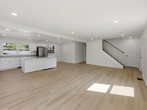 5th image of 2453 Pierson Dr