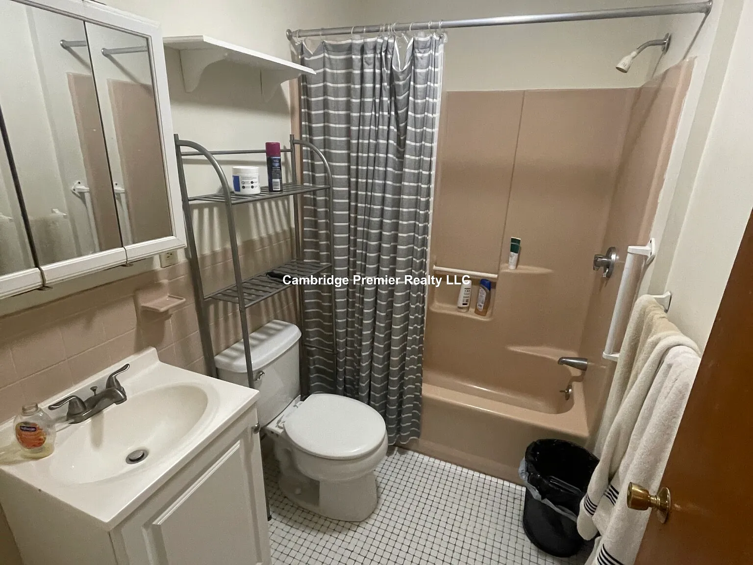 1 bed, 1.0 bath, $2,200 — Photo 4