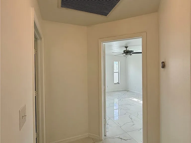 2209 NE 9th Ave — Photo 22