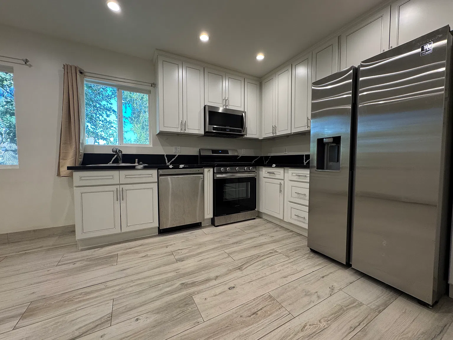 1 bed, 450 sqft, $2,395 — Photo 4