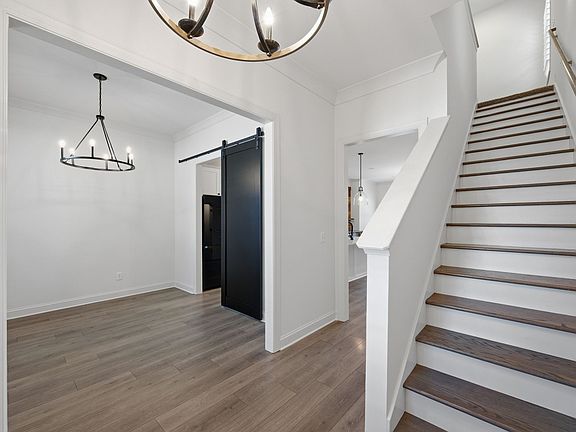 4th image of 905 Chick Ct