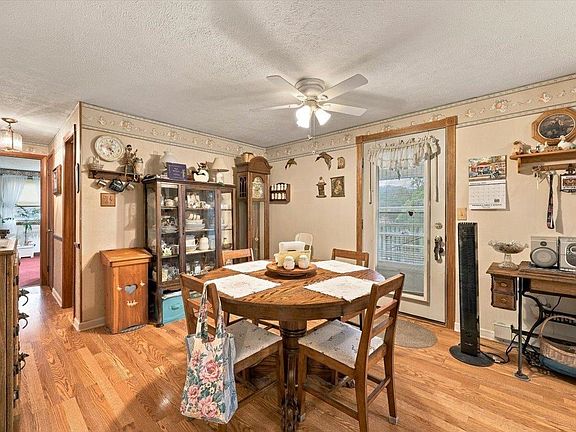 5th image of 906 Boyers Rd