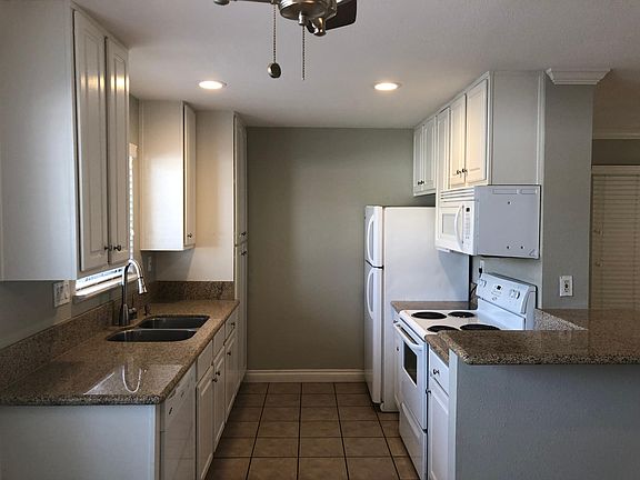 4th image of 732 E Lexington Ave E #3
