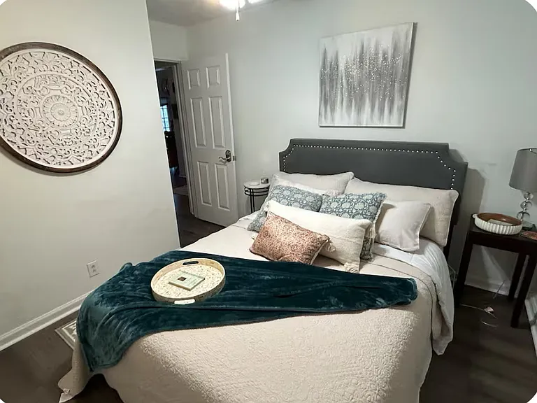 2762 Riverbend Dr — Photo 3