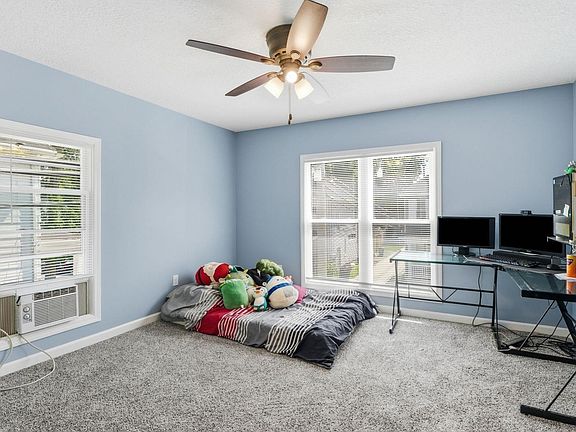 3rd image of 1018 Oneida St
