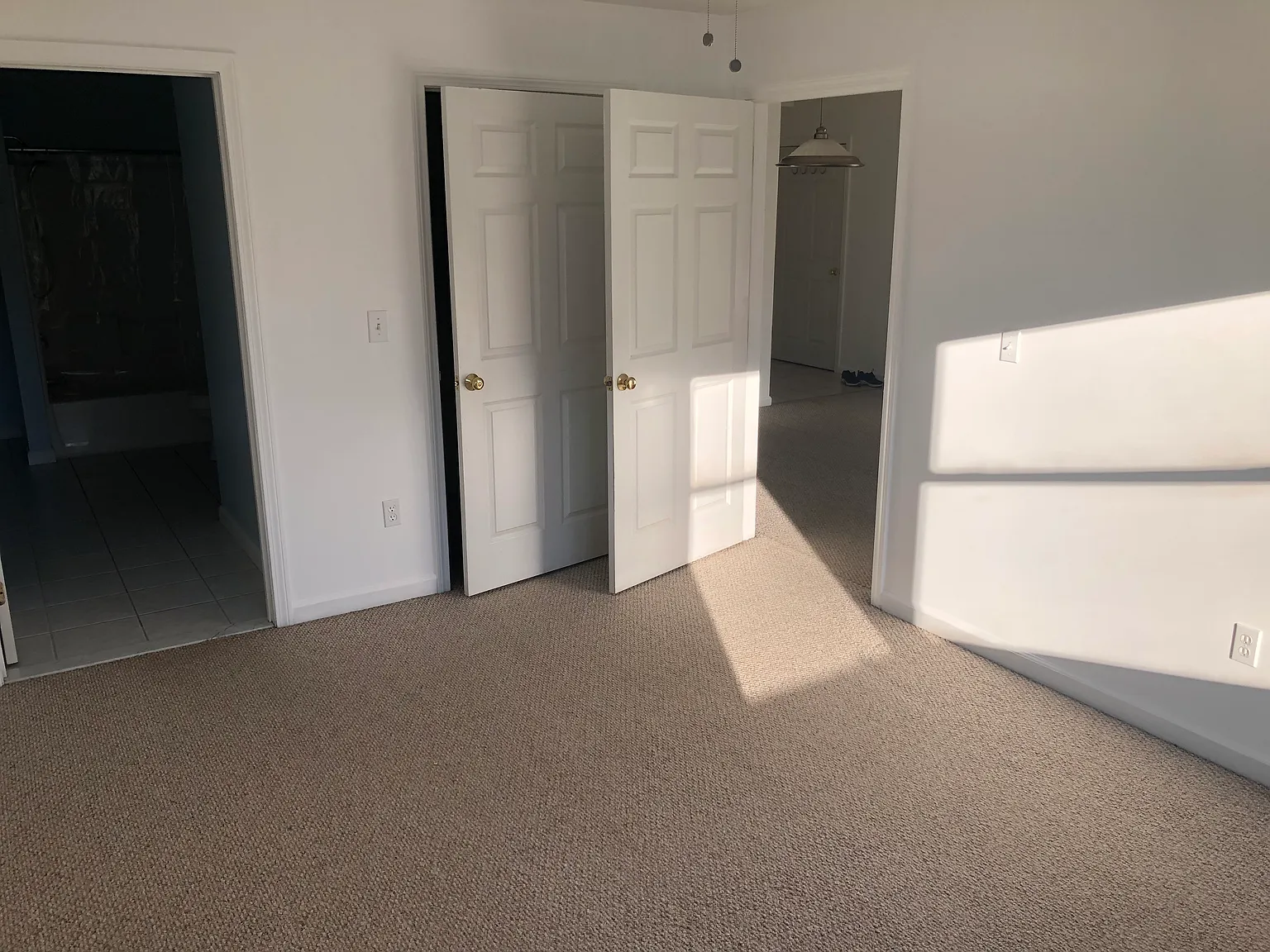 2 bed, 1050 sqft, $2,200 — Photo 1