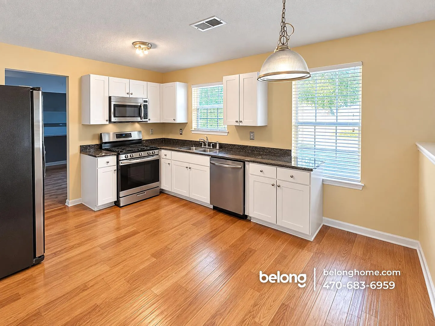 3 bed, 2.5 bath, 1988 sqft, $1,915 — Photo 2