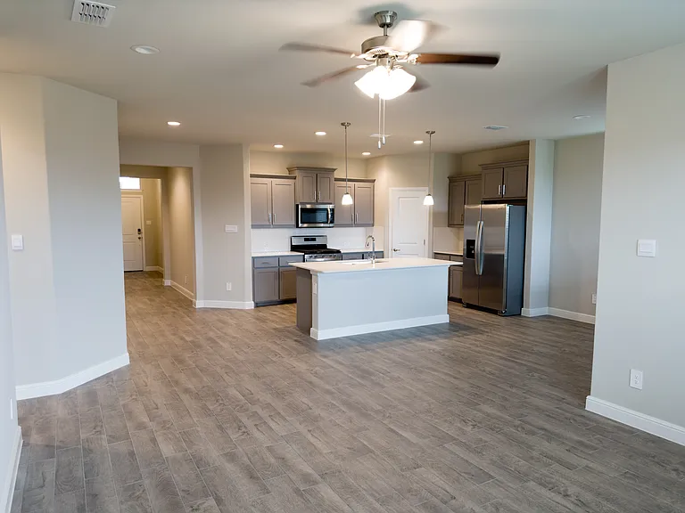 2244 Dyre Dr — Photo 10