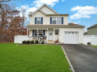 9 Evergreen Ave, Port Jefferson Station, NY 11776