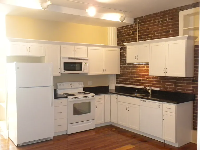 15 N Pleasant St #2S — Photo 1