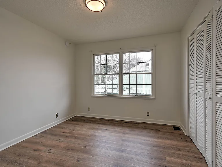 424 W Maple St #2 — Photo 15
