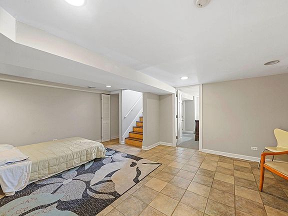 4th image of 2318 W Moffat St #2320