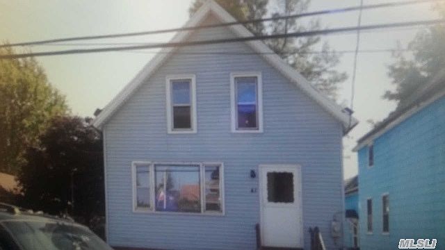 2nd image of 41 Pembina St