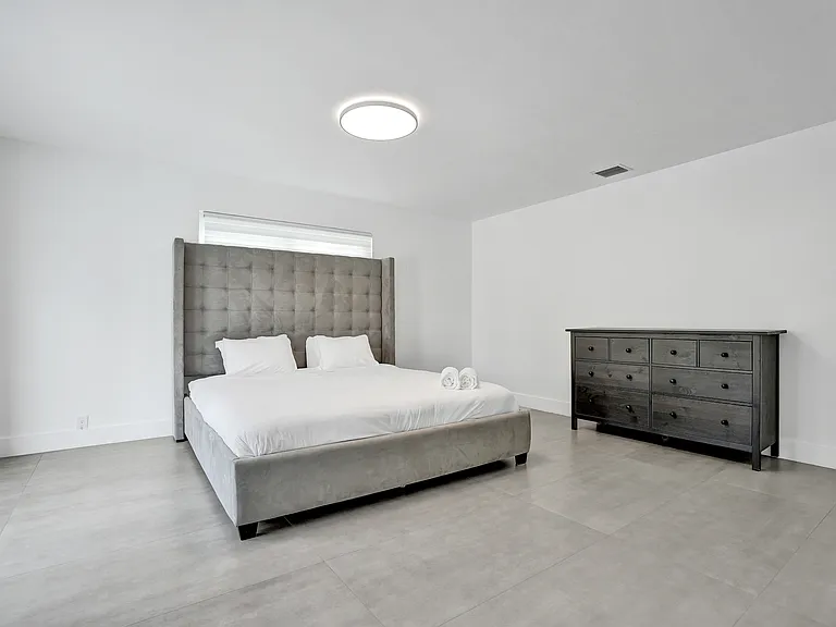 4480 SW 34th Dr — Photo 17