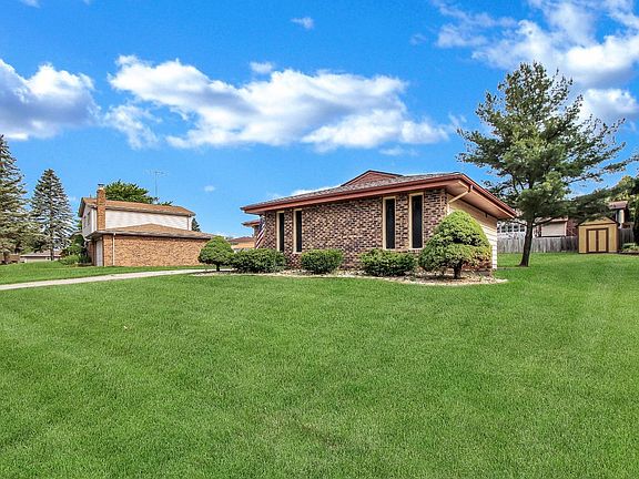 2nd image of 641 Cottonwood Dr