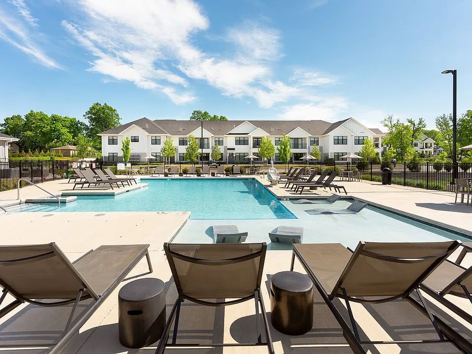 Seasons at Franklin Pool Deck