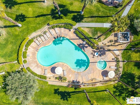 3rd image of 688 Vista Lago Cir N