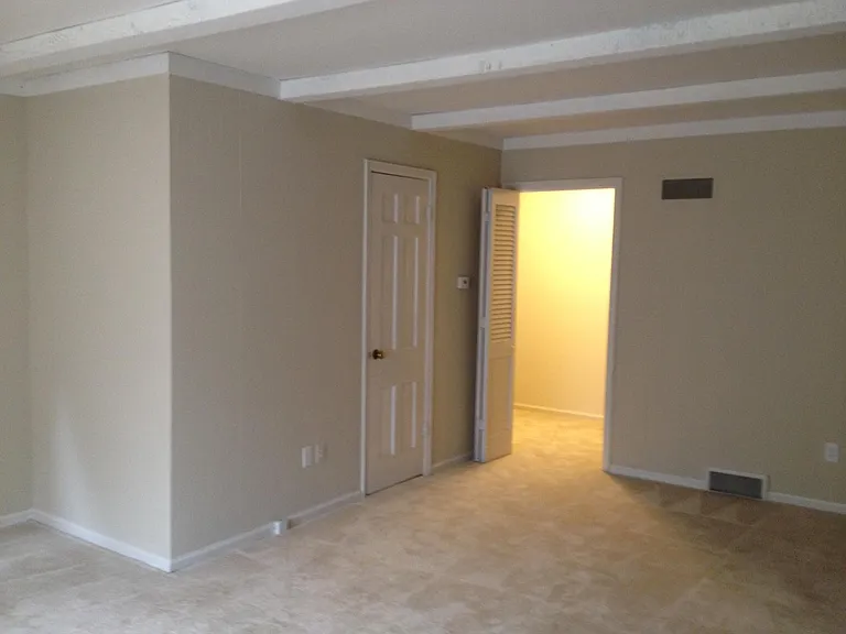 Somerset Apartments — Photo 23