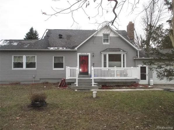 2228 S Vassar Rd, Burton, MI 48519