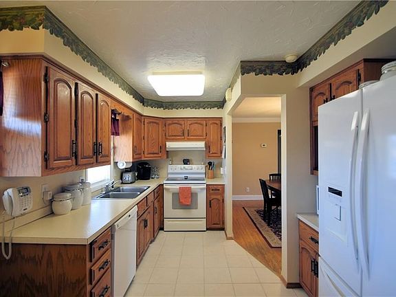 2nd image of 10405 Boundary Ln