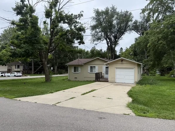 4705 W Shore Dr, Wonder Lake, IL 60097