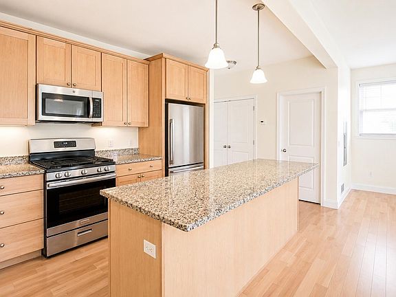 3rd image of 18 Freeman Woods #1