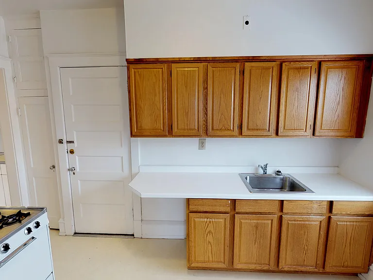 2518 N Farwell Ave — Photo 22