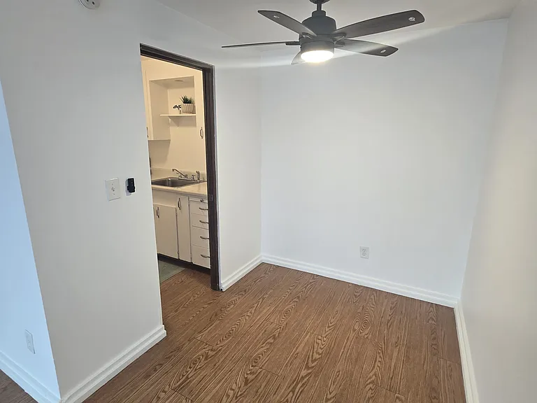 Townvue Heights Apartments — Photo 11