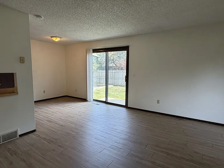1031 Davidson Dr — Photo 5