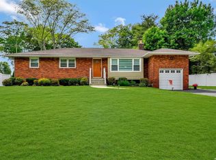 4 Tobey Pl, East Northport, NY 11731