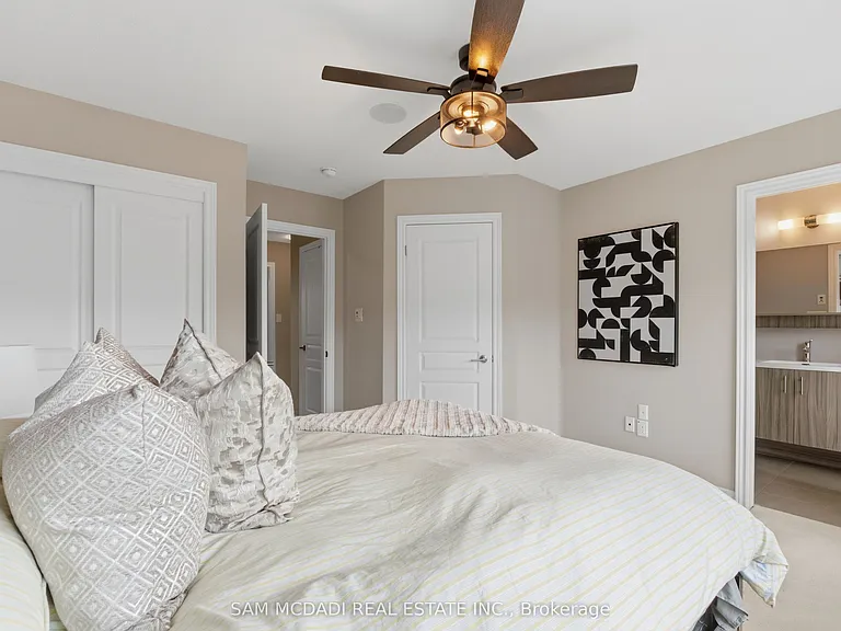215 Dundas St E #9 — Photo 27