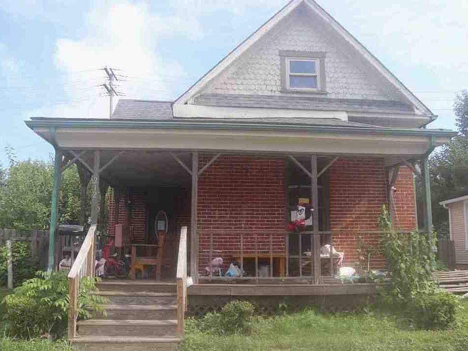 1st image of 212 E Pennsylvania St