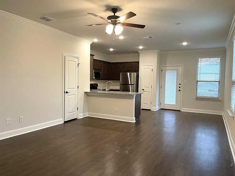 2222 Sandlewood Cv #101 — Photo 4