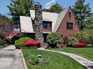 15 Cathedral Ct, Hempstead, NY 11550