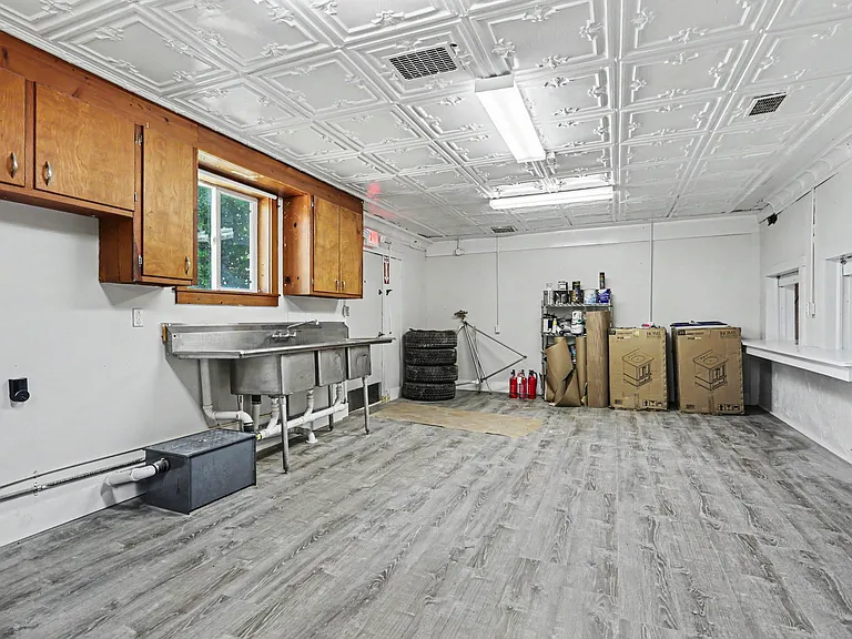9030 Columbus Rd — Photo 17