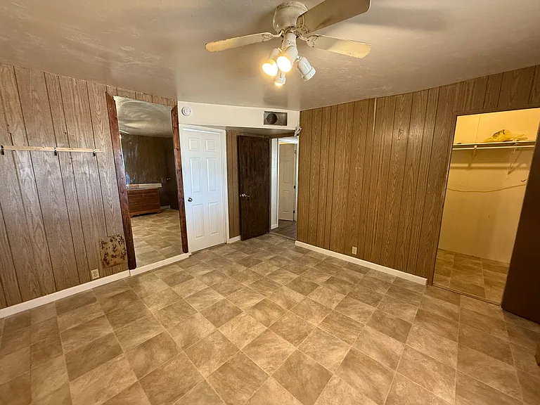 8221 S Taylor Ln — Photo 17