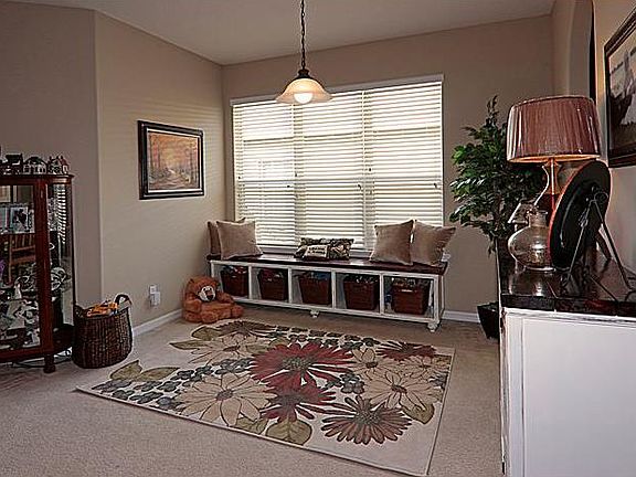 5th image of 205 James Cir