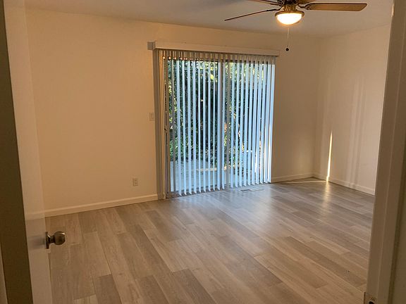 3rd image of 22482 Salem Ave #1