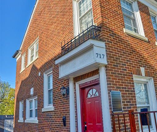 3rd image of 719 NE 17th St