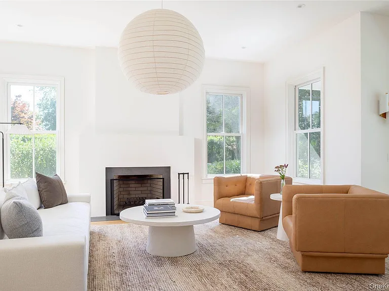 400 Youngs Rd — Photo 1