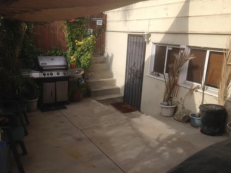 private entry way