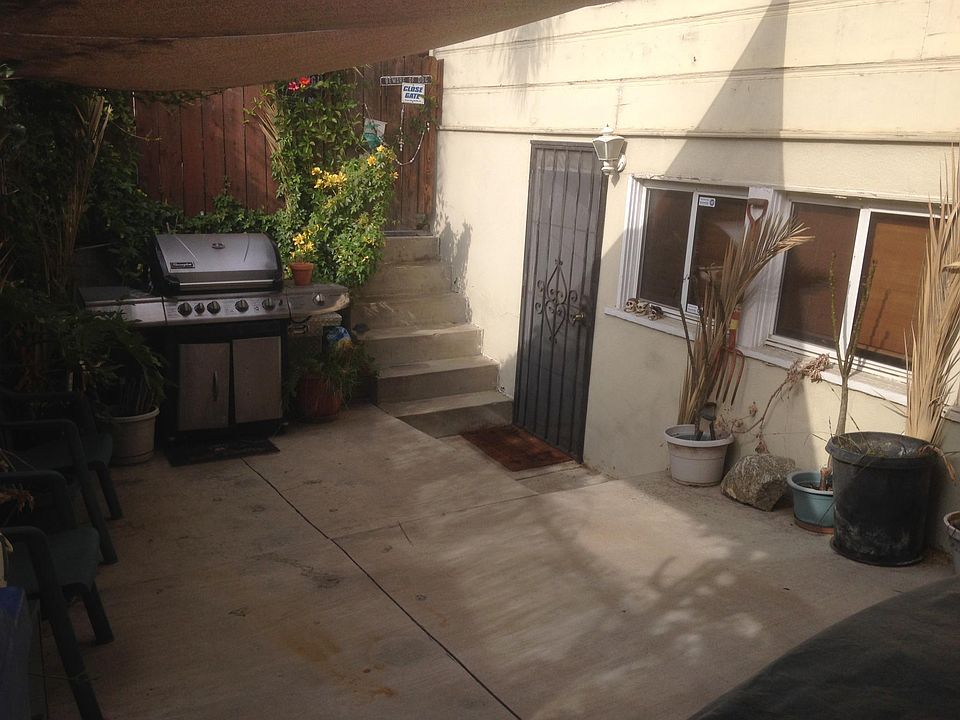 private entry way