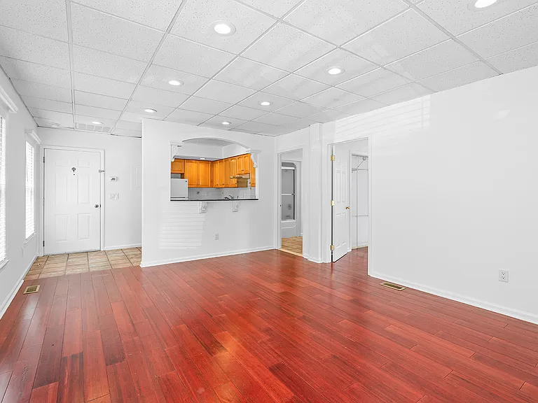 70 Linwood Ave #1S — Photo 2