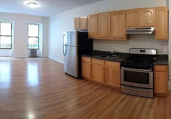 5th image of 347 W 16th St APT 4A