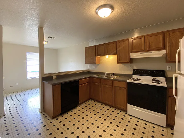 2801 Cantabrian Dr #C — Photo 10